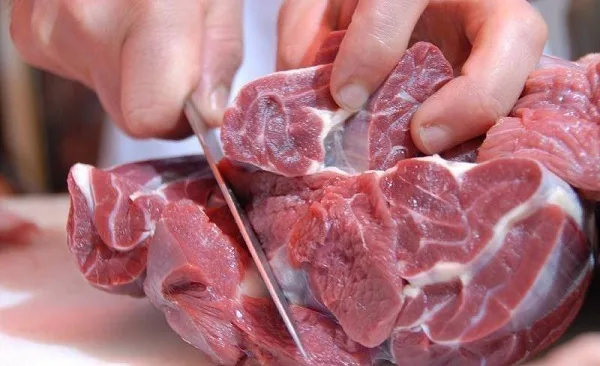 نرخ گوشت گوسفندی در بازار گران شد