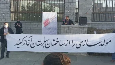 تجمع اعتراضی گروهی از دانشجویان تهرانی مقابل مجلس