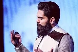 سلفی عجیب خواننده معروف پاپ با شتر!