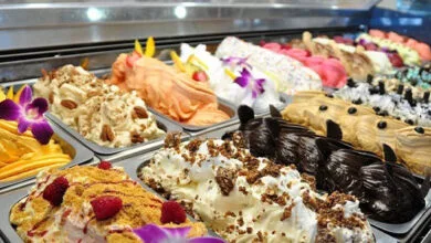 نوشته قشنگ روی شیشه یک مغازه بستنی فروشی جلب توجه کرد