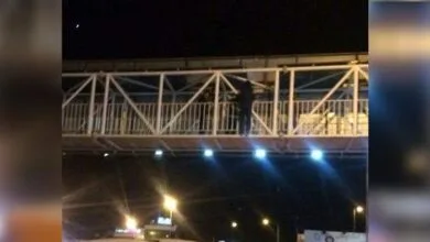 سقوط دختر جوان از پل هوایی حین فرار از دست زورگیران