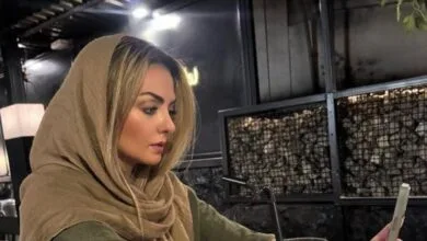 ژست و استایل جذاب بیتا سحرخیز در کافهای دنج و لاکچری
