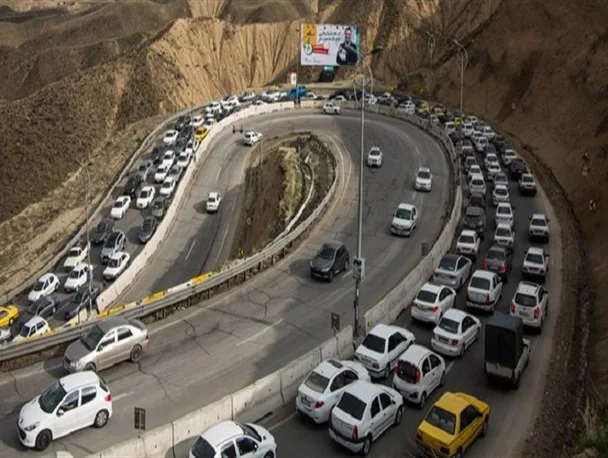 جاده هراز سوی تهران یک‌طرفه می‌شود