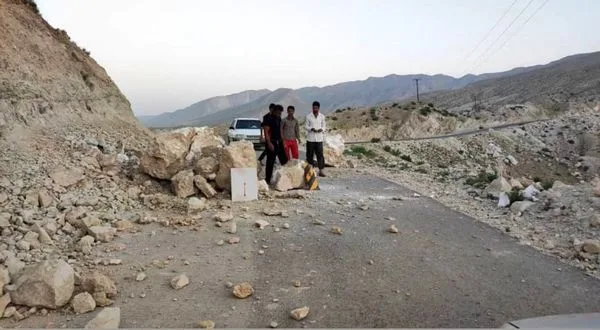 حادثه در جاده کرج-چالوس / کوه ریزش کرد
