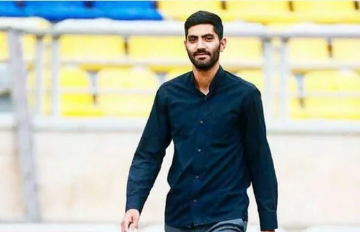 محمد انصاری در حال کمک به زوار اربعین + عکس