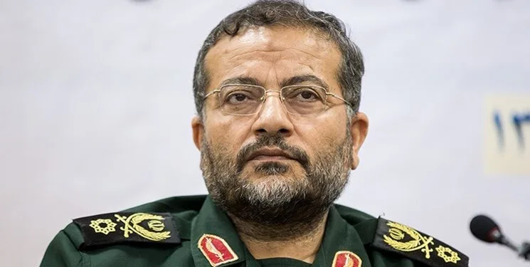 فرمانده بسیج: دولت آمریکا در آستانه فروپاشی است