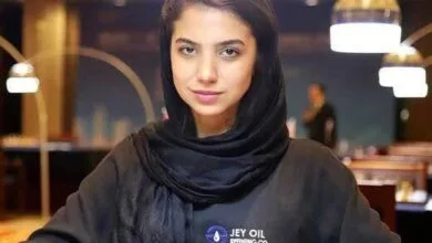 ورزشکار زن معروف بدون حجاب با حریفان رقابت می‌کند