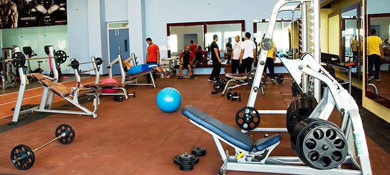 باشگاه مختلط در رشت / عکس