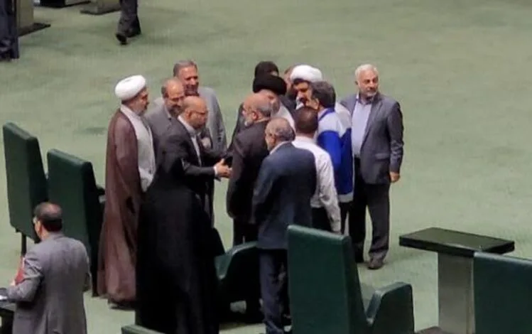 جزئیات تشنج در صحن پارلمان در بدو ورود وزیر کشور به مجلس