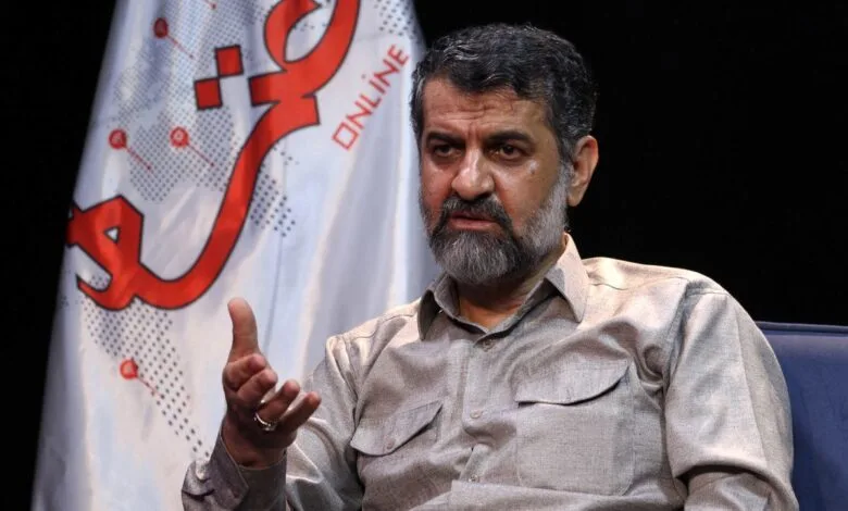 حضور مهدی نصیری بر مزار مهسا امینی / عکس