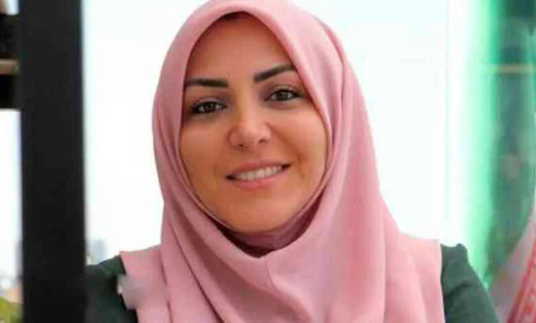 المیرا شریفی مقدم در کنار خواننده جوان / عکس