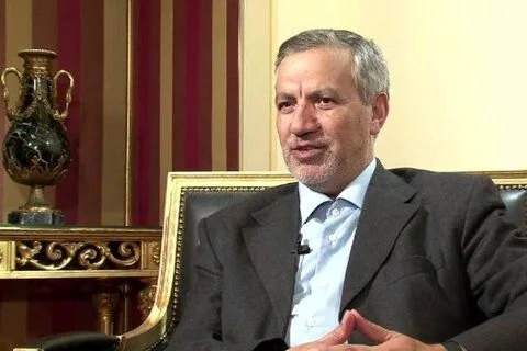 عکس یواشکی از عطاالله مهاجرانی در لند