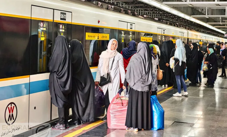 تصویر متفاوت دو شهروند در مترو پربازدید شد