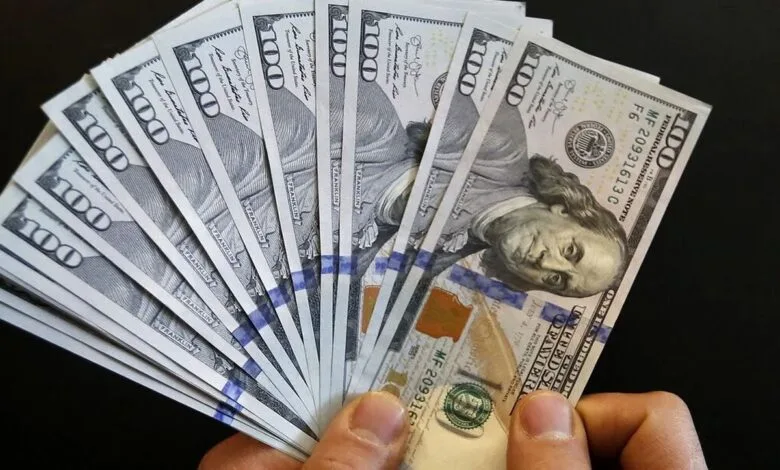 تفاوت باورنکردنی قیمت دلار در روزنامه دولت و بازار!