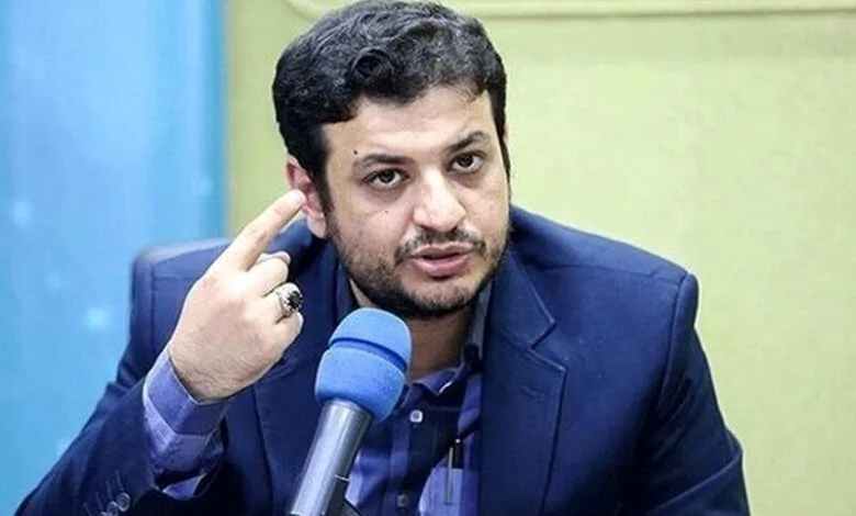 نحوه استقبال خبرساز از رائفی‌پور در یک ورزشگاه