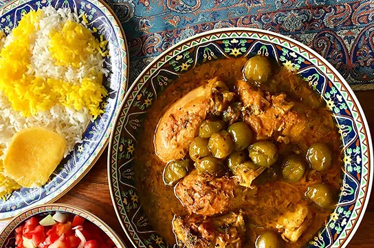 طرز تهیه خورش‌های ترش مزه بی‌نظیر برای روزهای بهاری