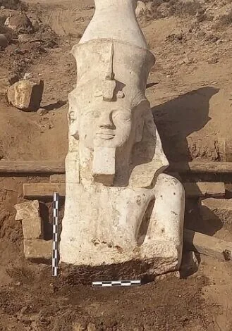 کشف مجسمه بزرگ فرعون