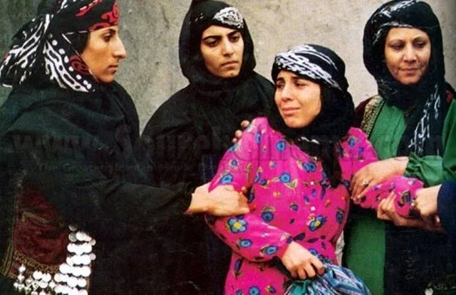 تابلوی ضد زن در مرکز خرید معروف تهران جنجالی شد