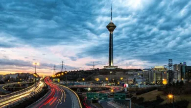 عکسی از یک آگهی عجیب روی دیوارهای تهران