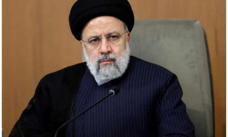 تصویری از لباس خادمی رئیس جمهور در شب ولادت امام رضا بازنشر داده شد‌