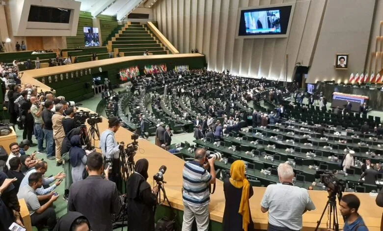 سکوت خبرساز پزشکیان در هنگام شعار «مرگ بر آمریکا»