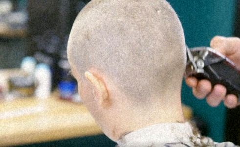 مجازات متفاوت یک پسربچه توسط پدرش به خاطر زورگویی