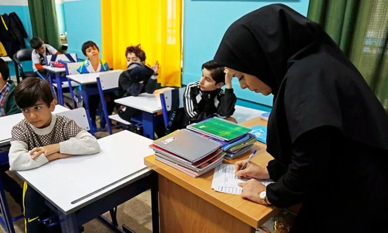 واریزی بزرگ برای معلمان بازنشسته و حق التدریسی‌ها / حسابتان را چک کنید