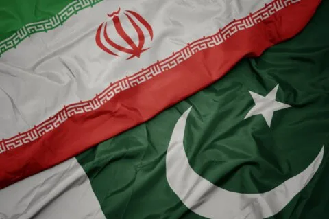 پیام متفاوت ایران به پاکستان به زبان اردو+ عکس