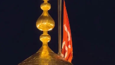 ویدئویی پربازدید از تعویض پرچم گنبد حرم امام حسین (ع) با حلول ماه ربیع