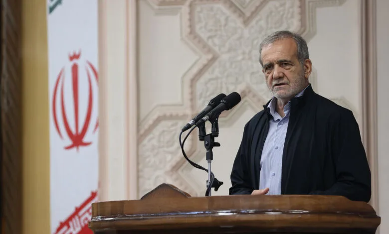 محتوای اکانت توئیتری پزشکیان جنجال به پا کرد