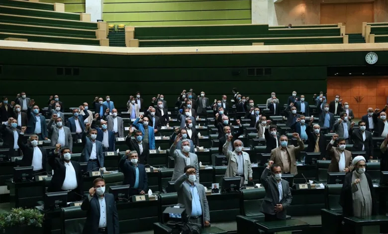مجازات نمایندگان متخلف شامل محرومیت از عضویت در کمیسیون‌ها است