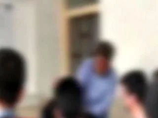 تنبیه وحشتناک دانش آموز 6 ساله/ معلم فک دانش آموز را شکست