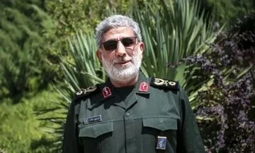 سلفی خبرنگار صداوسیما با سردار قاآنی در فرودگاه +عکس