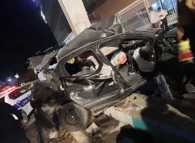 تصادف مرگبار؛ موتور پژو ۲۰۶ بر اثر تصادف شدید از بدنه جدا شد
