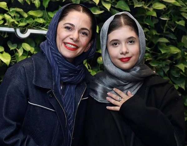 زیبایی خیره کننده نفس بازغی در کنار مادرش + عکس