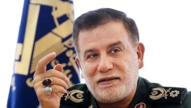 پدر شهید نیلفروشان در مراسم تشییع پسرش + عکس
