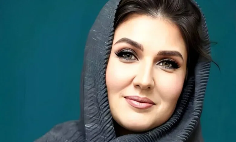 آموزش چای خوردن با نعلبکی توسط گلوریا هاردی