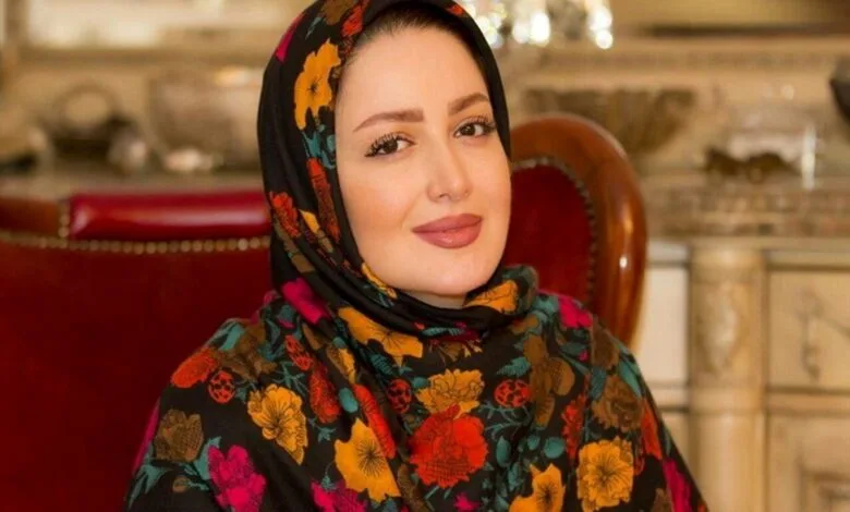 استوری ساده و زیبای شیلا خداداد کنار خانواده اش برای شب یلدا