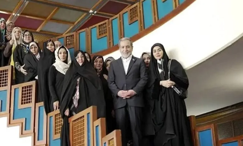 این عکس درباره همسر عراقچی تکذیب شد