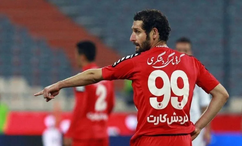 سرمربی پرسپولیس باید علی دایی یا کریم باقری باشد
