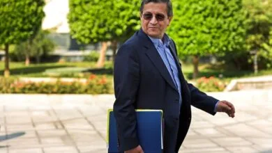 استیضاح وزیر اقتصاد معلق شد