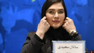 ژست شیطنت‌آمیز خانم بازیگر تلویزیون در جشنواره