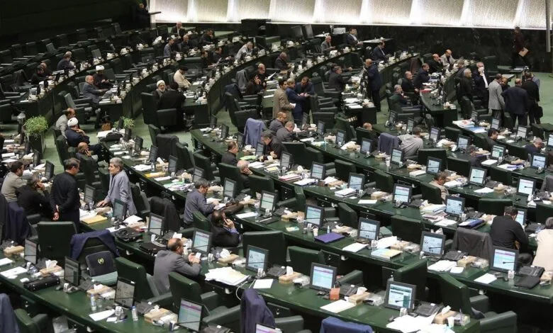 تذکر ۵۲ نفر از نمایندگان مجلس در مورد لزوم اعمال قانون در مورد مسئولان با خانواده‌های دو تابعیتی