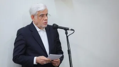 عارف در دیدار با رهبری: دولت در زمینه وضعیت معیشتی برنامه دارد