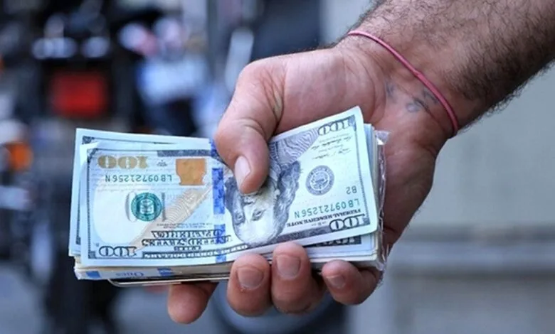 دلار ۵۰۰۰ تومان ارزان‌ شد؛ فروشنده‌ها به بازار آمدند!
