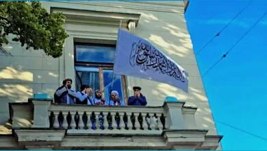 پرچم رسمی دولت طالبان در مسکو برافراشته شد